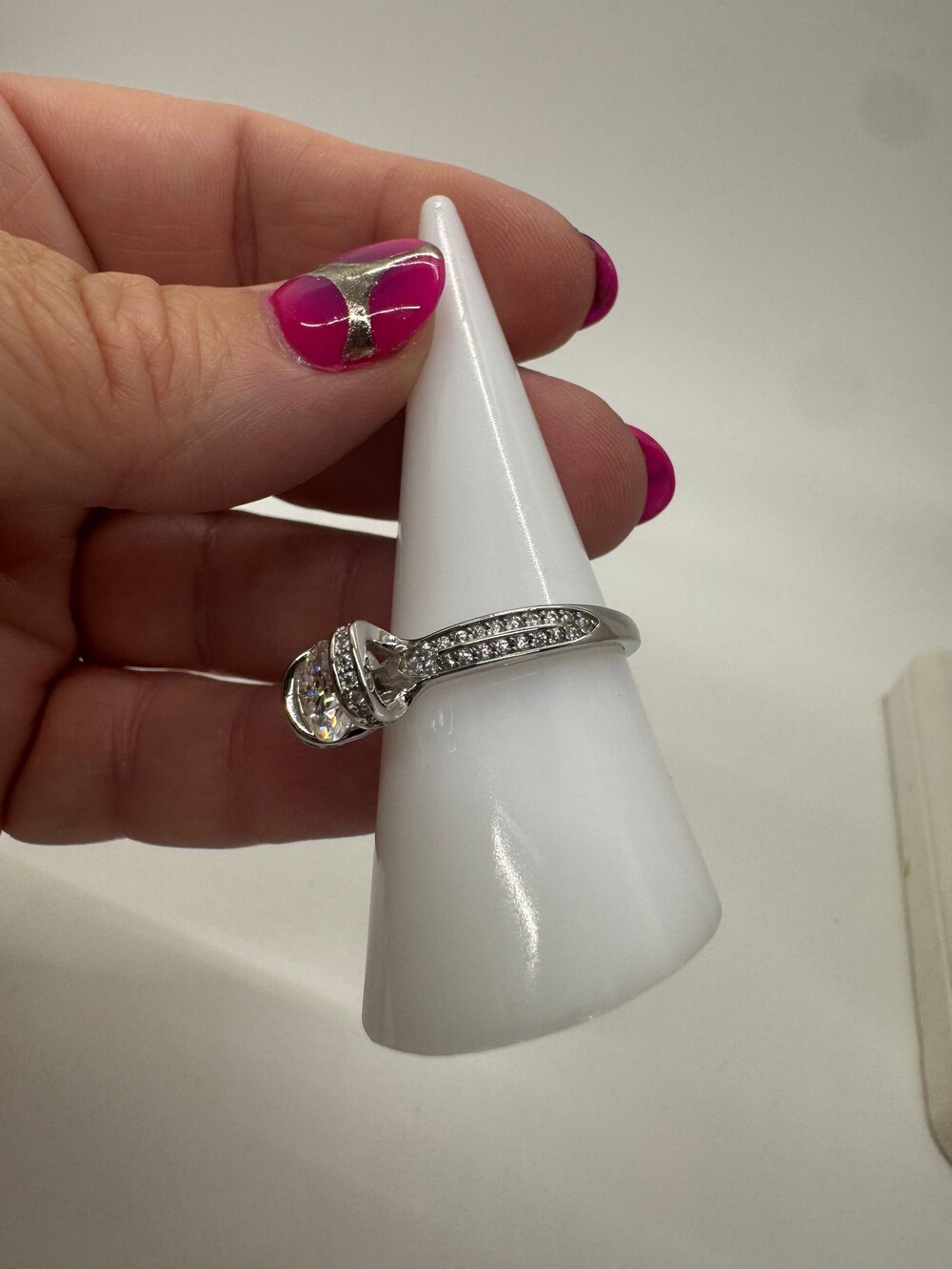 Moissanite 1.5 Ct Round Cut Ring Pave Silver Band Size 8 New
